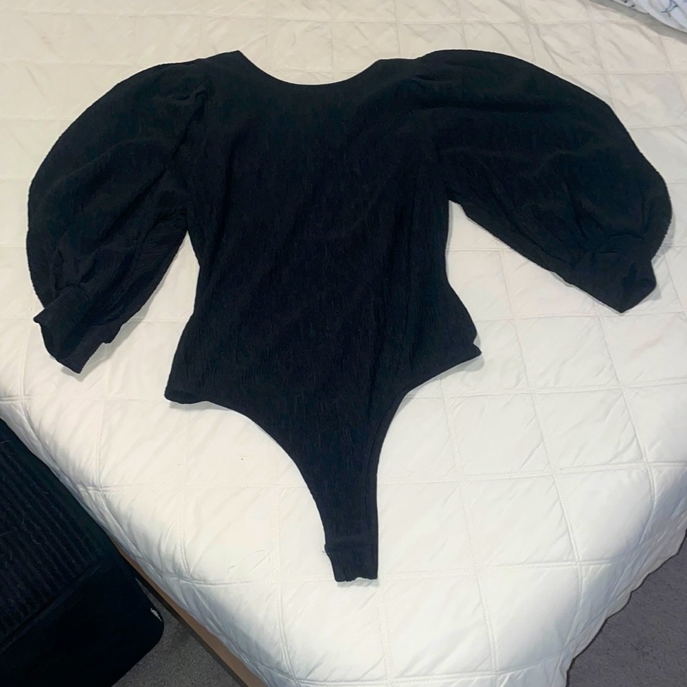 Amazing, long sleeve, bodysuit with low back. Textured fabric. Showstopper. Sz L